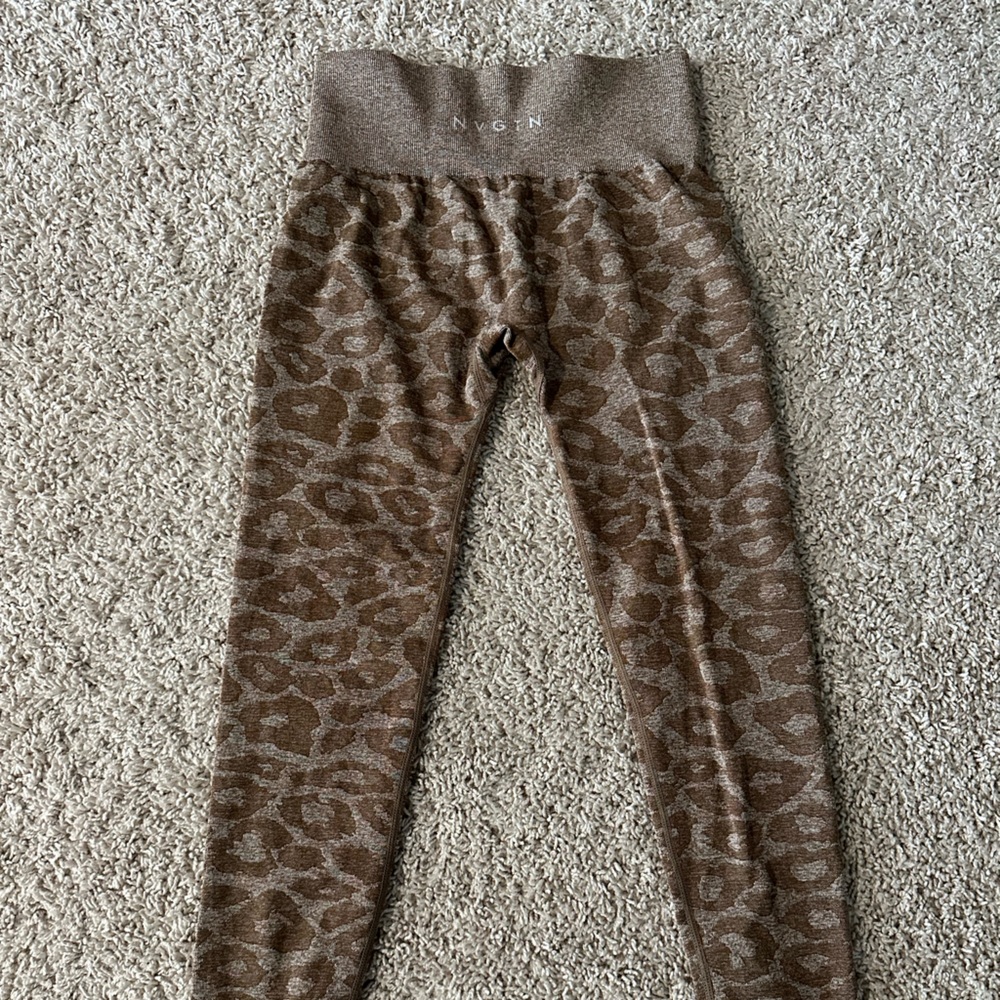 NVGTN Wild things mocha leopard seamless leggings size M